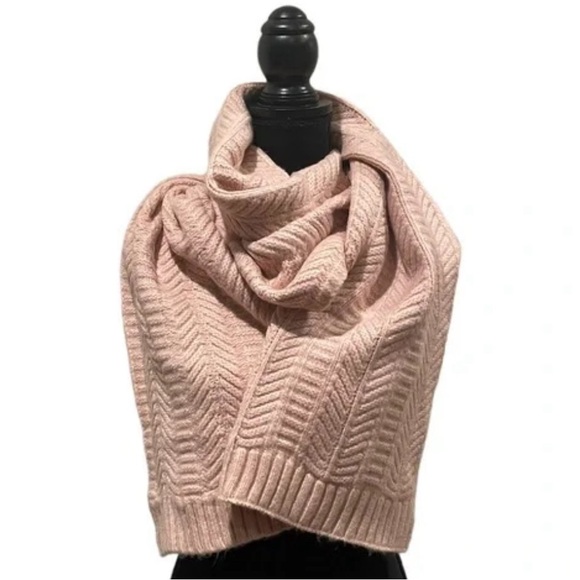 Love & Lore, Knit Oversized Scarf / Wrap / Soft Luxurious Pink Color - Picture 1 of 6